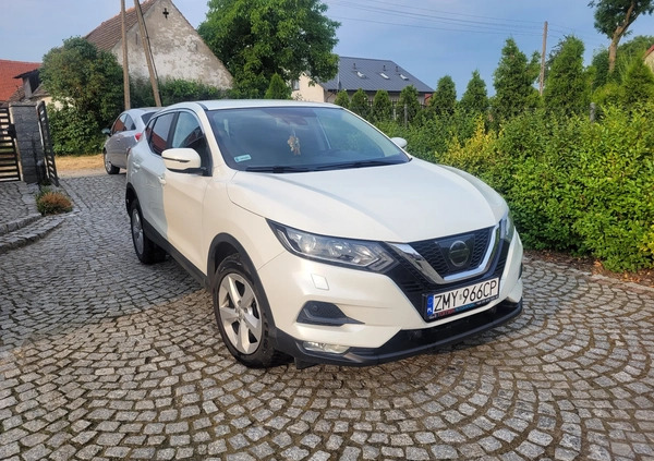 Nissan Qashqai cena 58500 przebieg: 177000, rok produkcji 2017 z Mieroszów małe 137